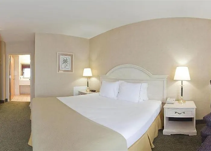 Express & - Ocean By Ihg 3*